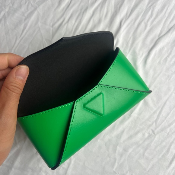 Brand New 2025 Bottega Veneta Sunglasses Case Clutch Wallet Green Faux leather - Picture 7 of 8